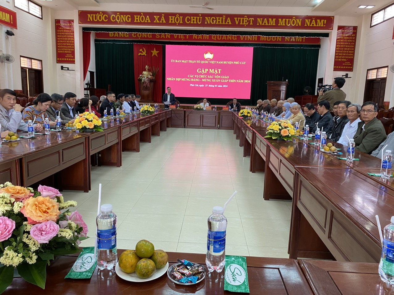 Gặp mặt chức sắc tôn giáo huyện Phù Cát dịp Tết Giáp Thìn